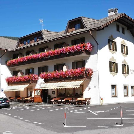 Hotel Urthaler Toblach Exteriör bild